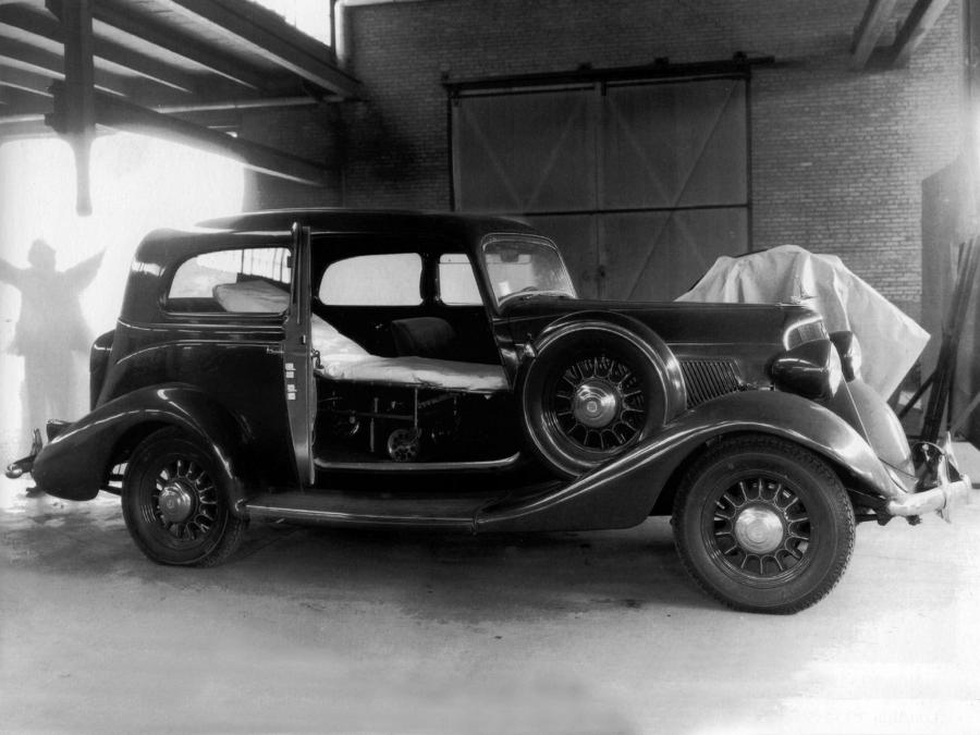  Studebaker Dictator St. Regis Brougham Mini-Ambulance 1934 года  (фото 1 из 1)